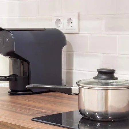 Madalena First Floor Apartman *