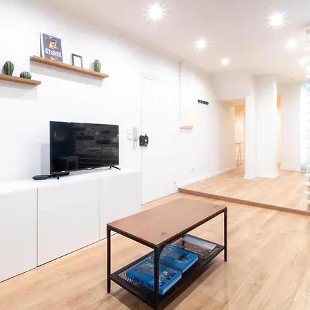 Madalena First Floor Lisbona