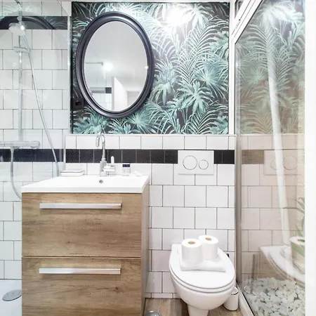 Madalena First Floor Apartman *